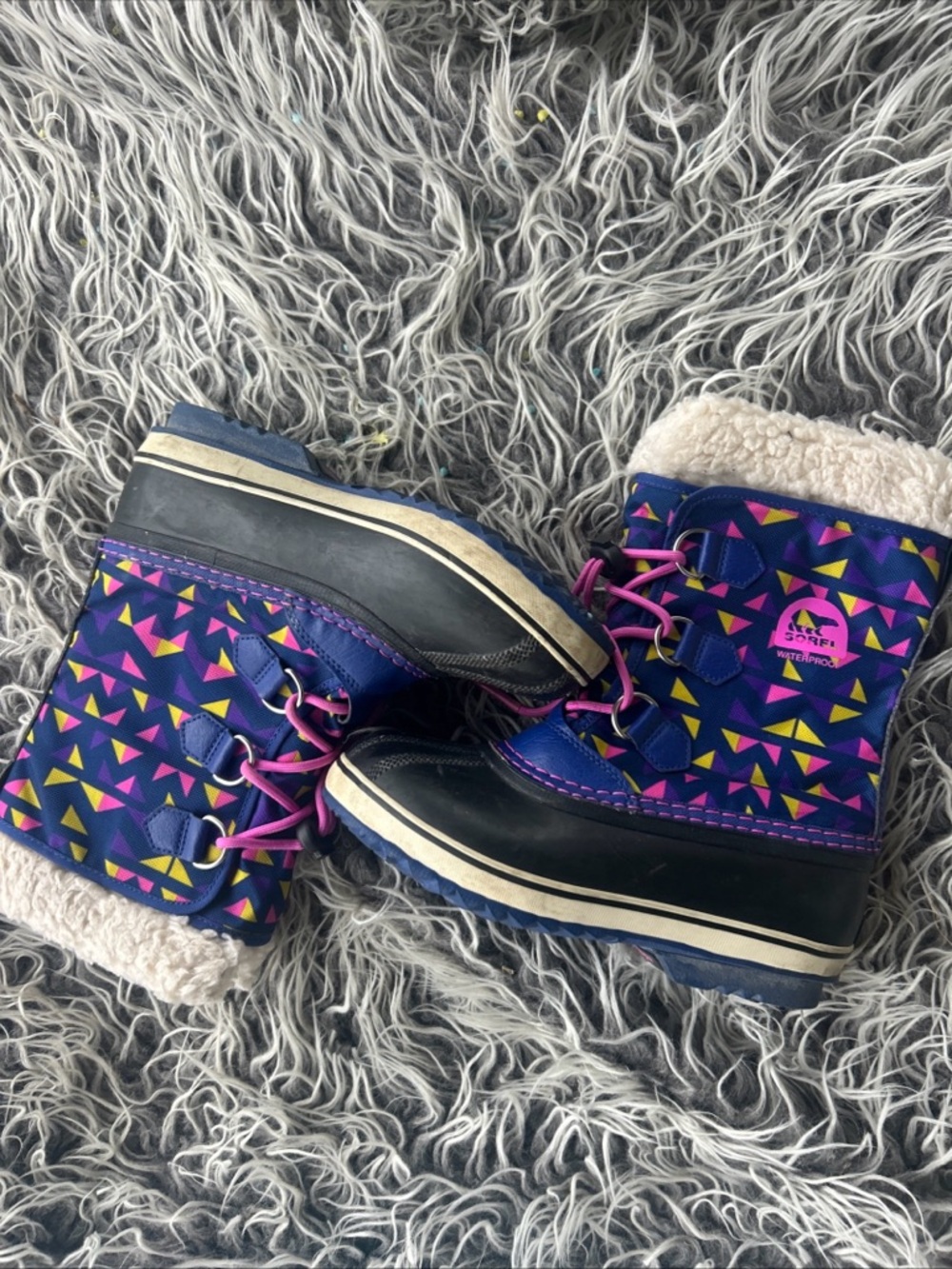 Sorel Yoot Pac Girls Black/blue/pink Waterpoof Snow Boots Size 4.